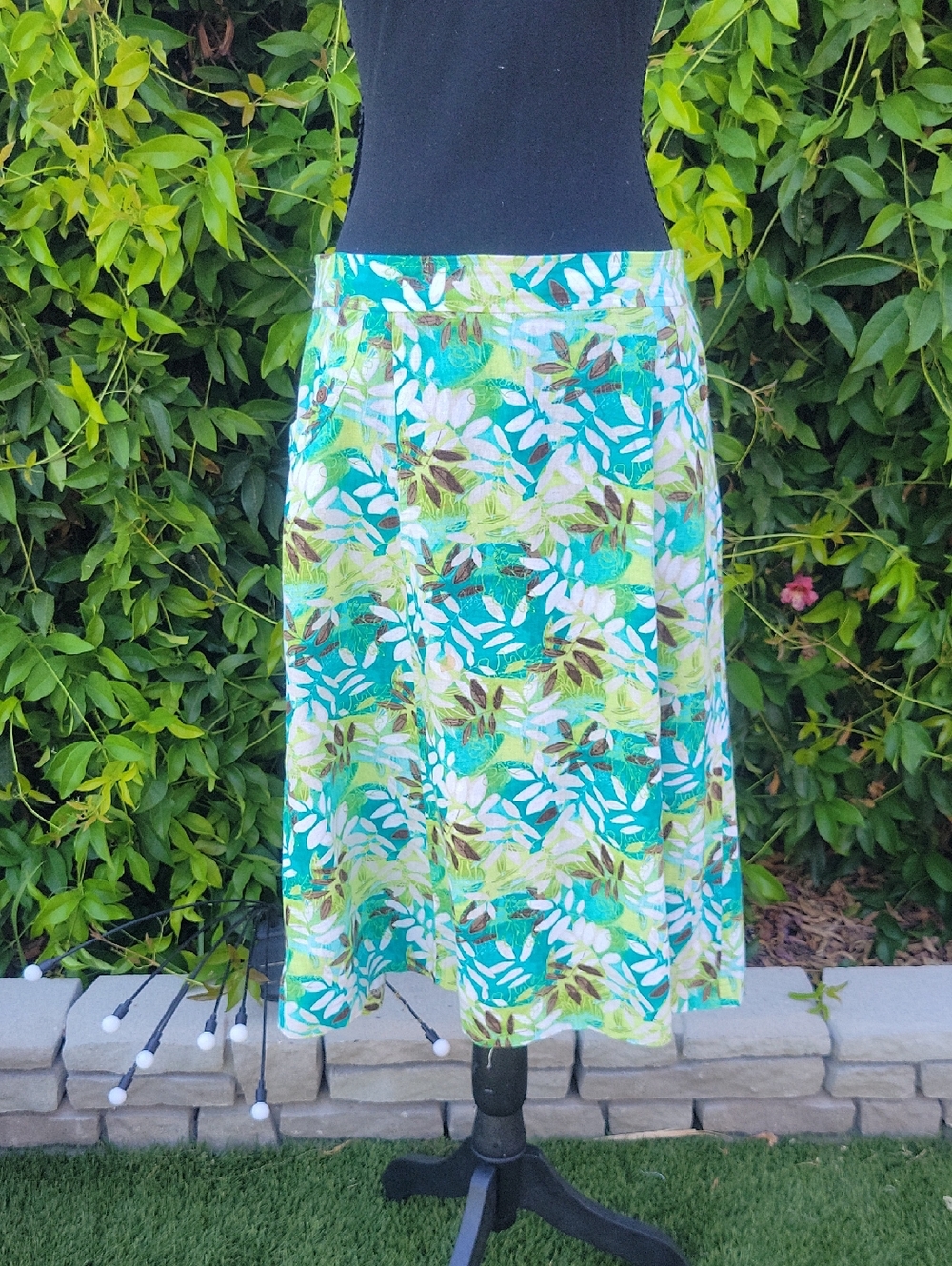 Christopher & Banks Teal and Green Leaf Print Skirt With Pockets